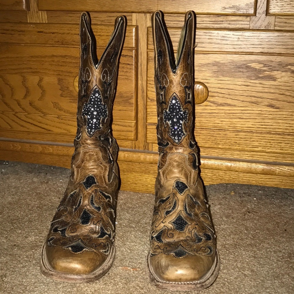 Buckle Lightly Used Cowgirl Boots